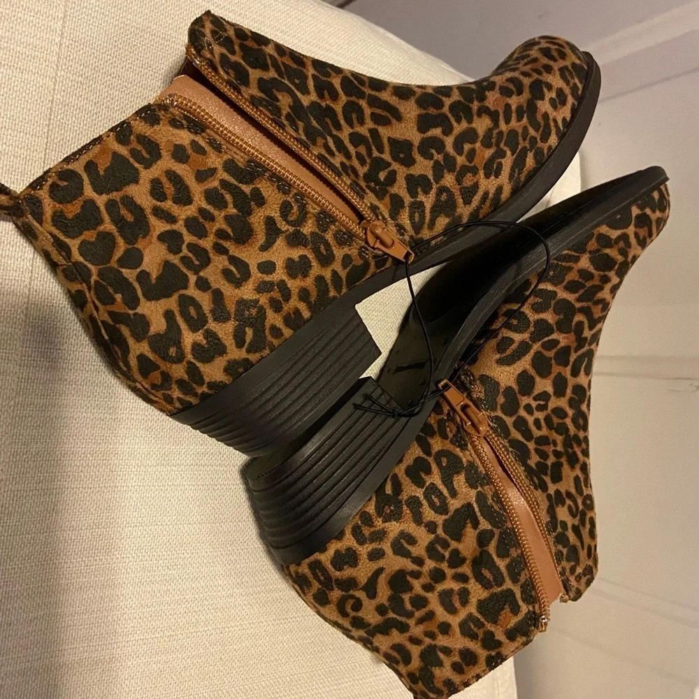 143 Girl animal print booties